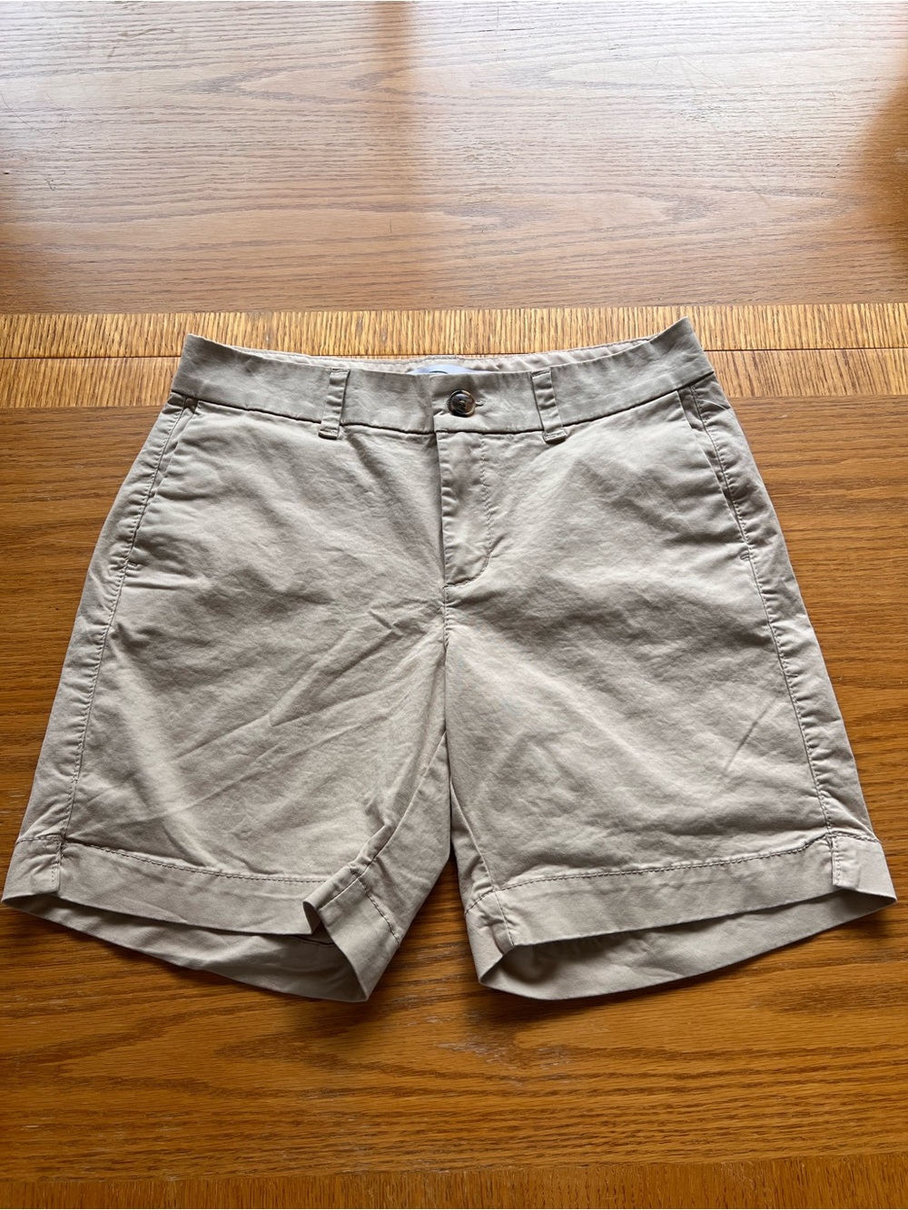 Old Navy Khaki Women's Shorts Size 2 98% cotton NWOT Excellent